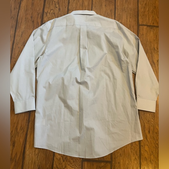 Stafford Travel Easy-Care Broadcloth Men’s light gray button down dress shirt - Picture 8 of 12